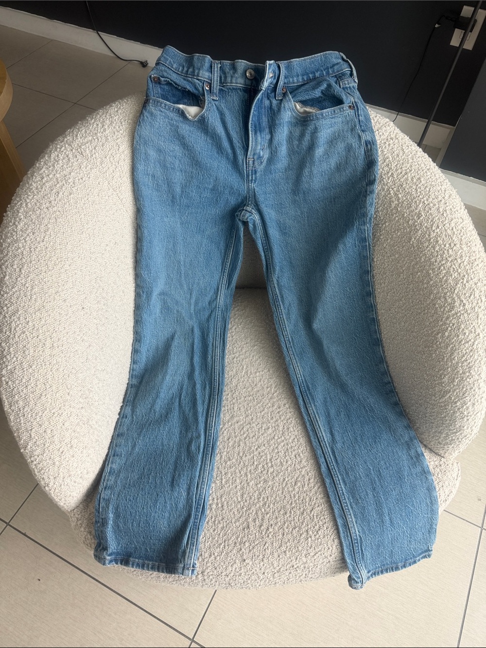 Abercrombie & Fitch Women's Light Blue Straight Mid-Rise Jeans - short